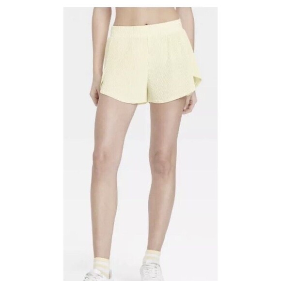 All in Motion Women's Mid Rise Micro-Pleated Shorts 2.5" Yellow NEW!! - Picture 1 of 10